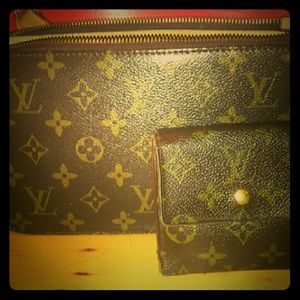 Louis Vuitton Purse & wallet